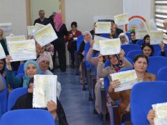 Kadın çiftçiler tarımsal yeniliklerle buluşuyor.