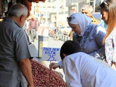 Antep fıstığı tezgahlarda yerini almaya başladı